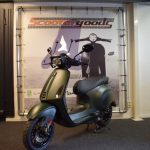 Vespa Sprint Mat groen | CUSTOM SPECIAL | BROM of SNOR