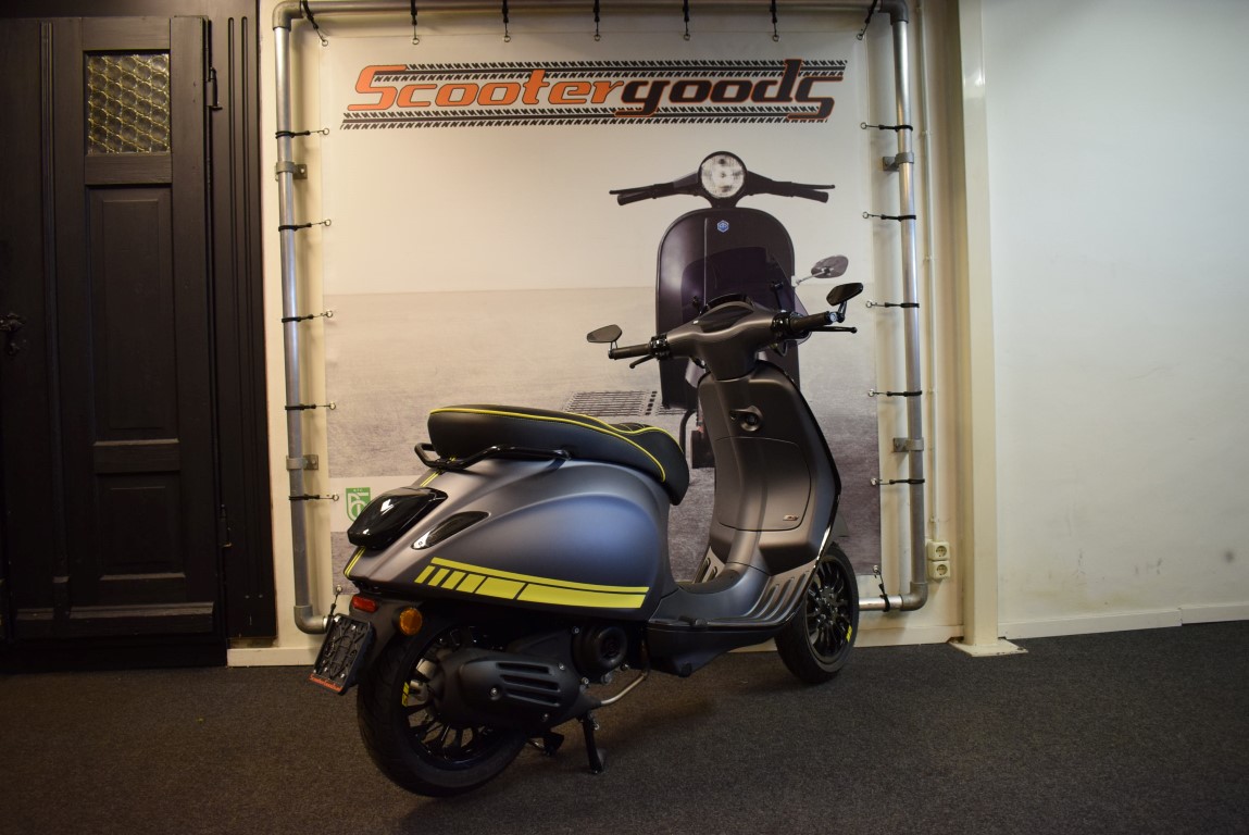 palm contact vriendschap Vespa Sprint AMG Edition 1 | CUSTOM SPECIAL | BROM of SNOR – Scootergoods